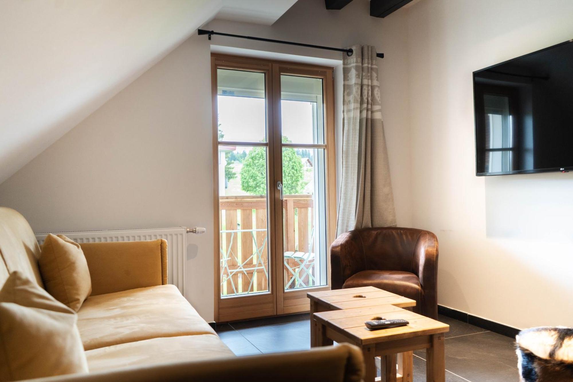 Geraniums Et Neige Fraîche: Luxe With Private Balneo & Sauna Guest house