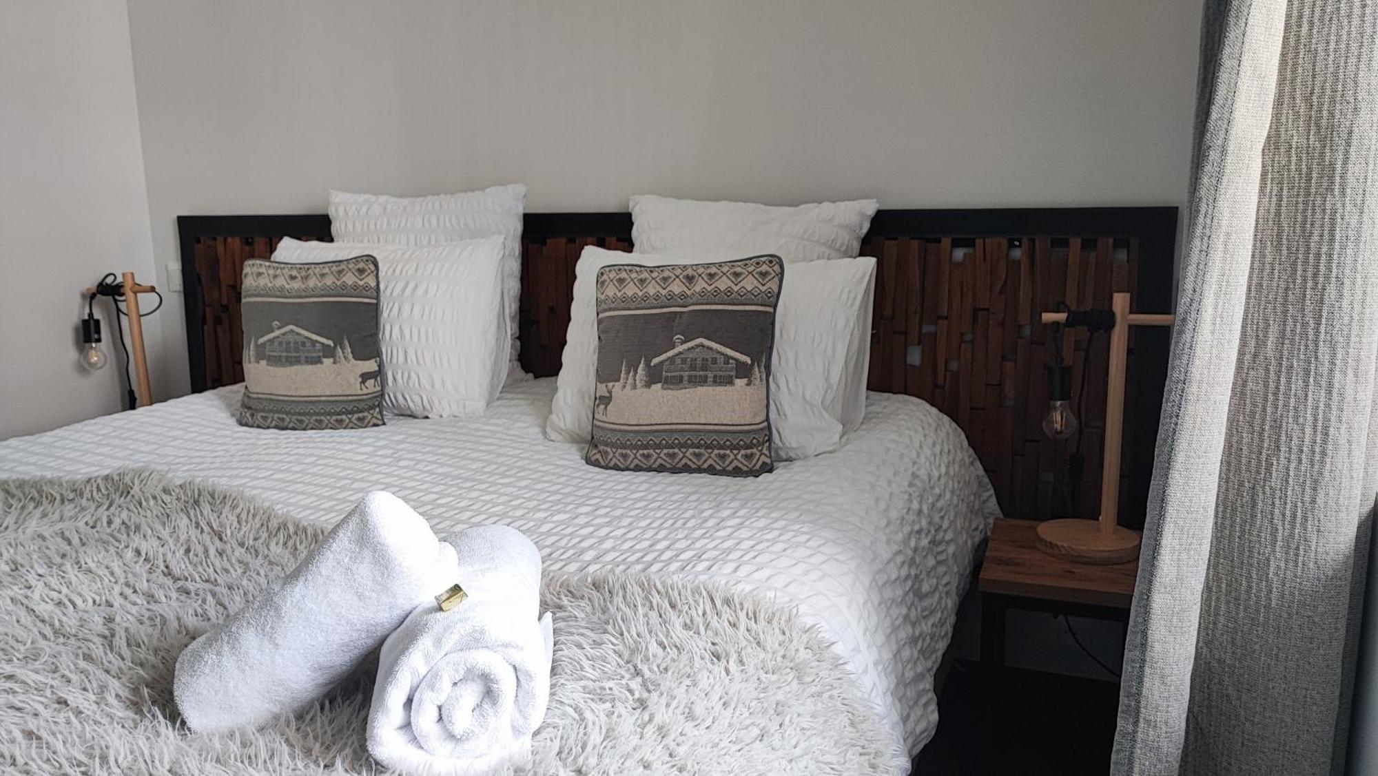 Geraniums Et Neige Fraîche: Luxe With Private Balneo & Sauna Guest house
