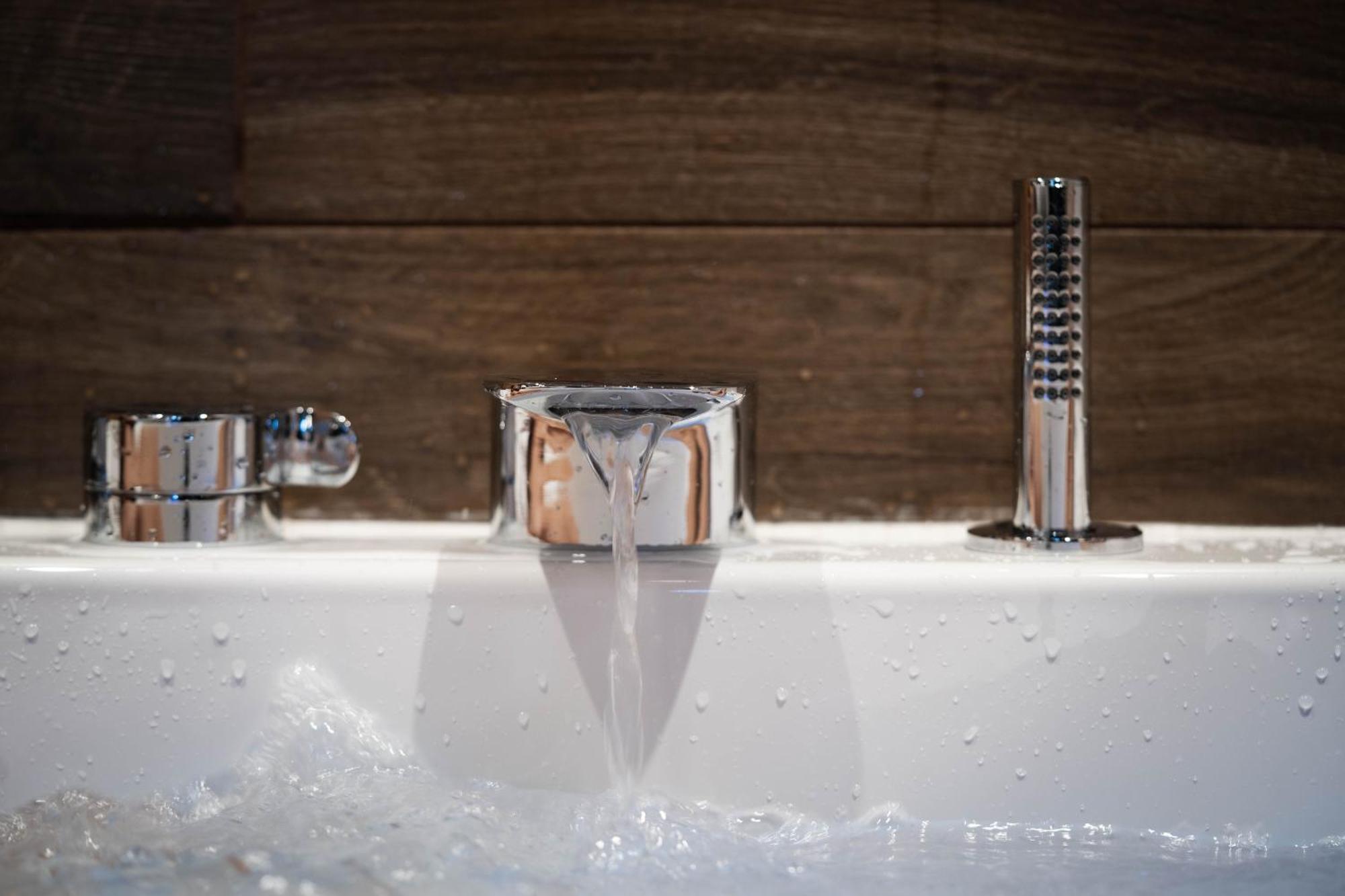 Geraniums Et Neige Fraîche: Luxe With Private Balneo & Sauna Guest house Metabief
