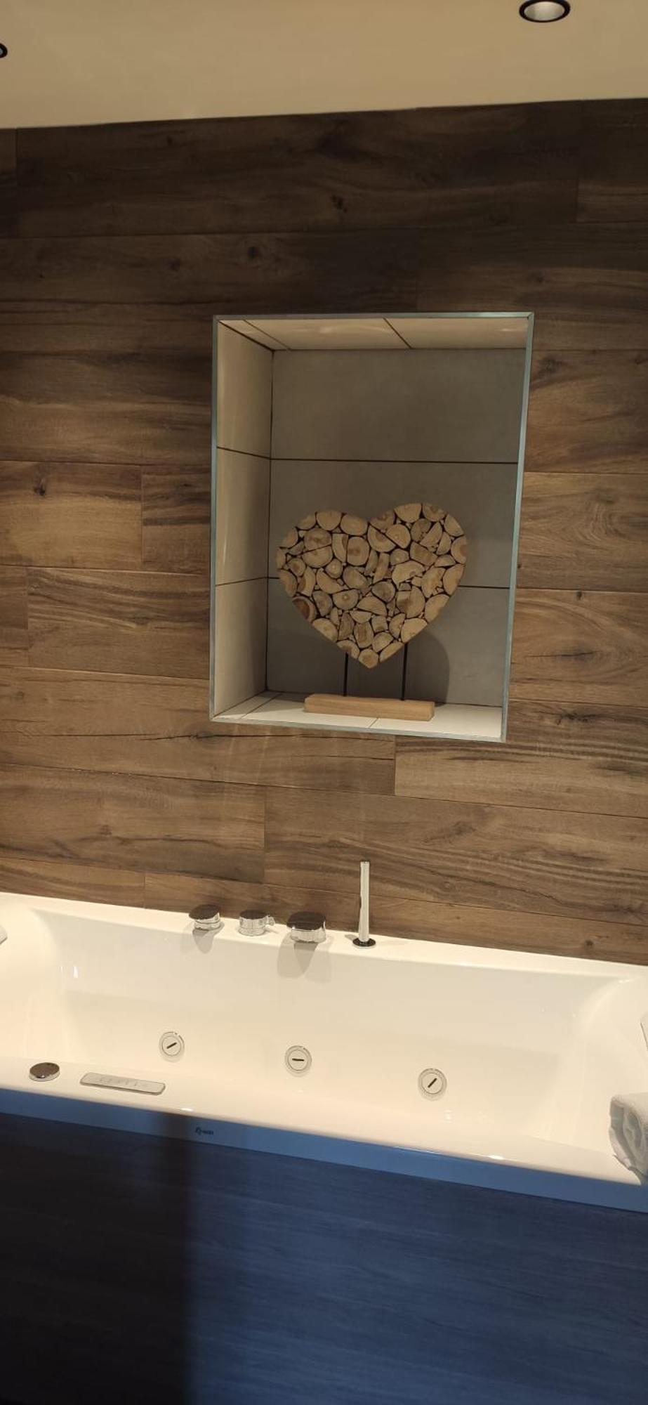 Geraniums Et Neige Fraiche, Avec De Gamme, Balneo Massante Et Sauna Prives Pensión