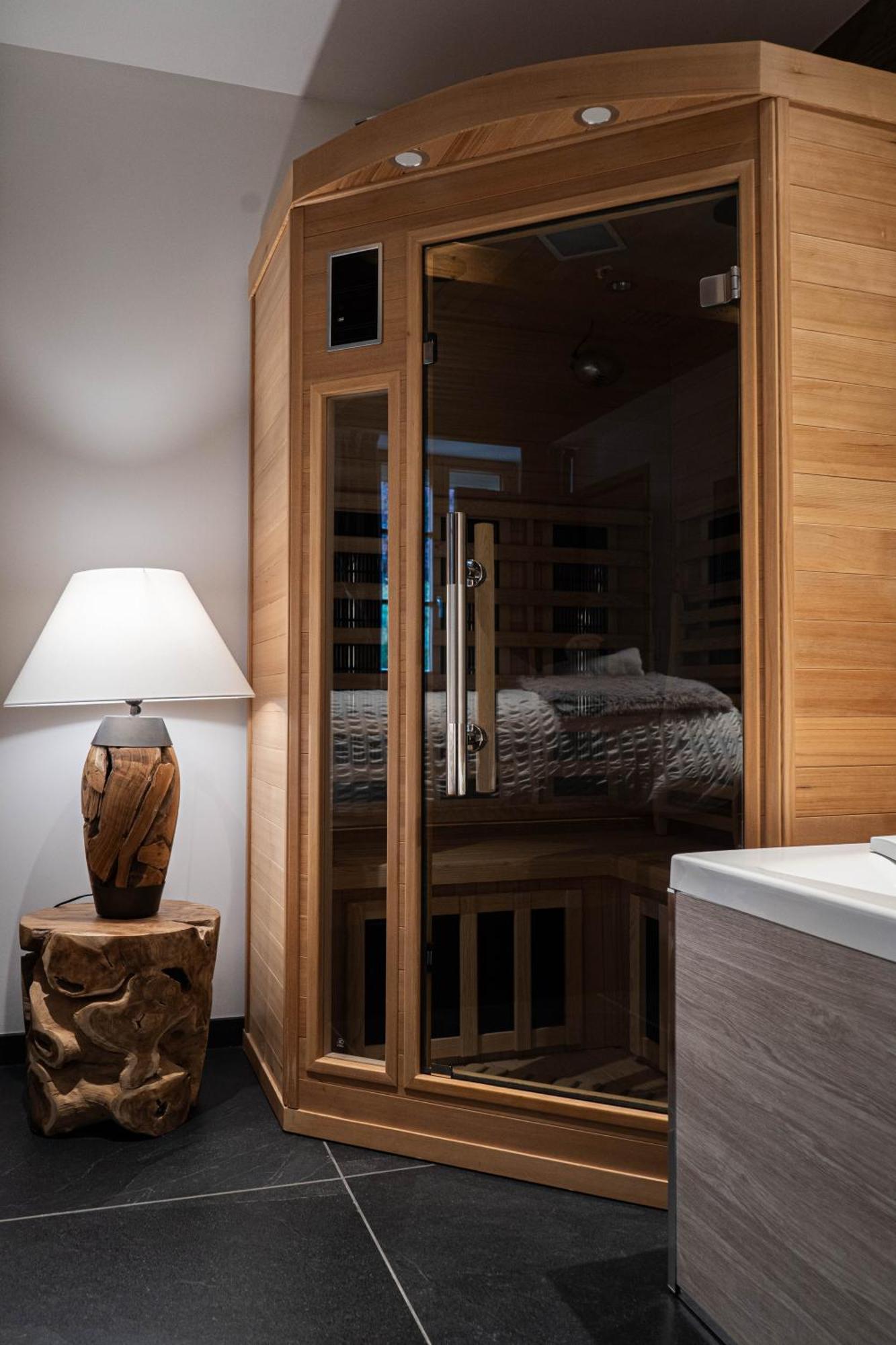 Geraniums Et Neige Fraîche: Luxe With Private Balneo & Sauna Guest house *