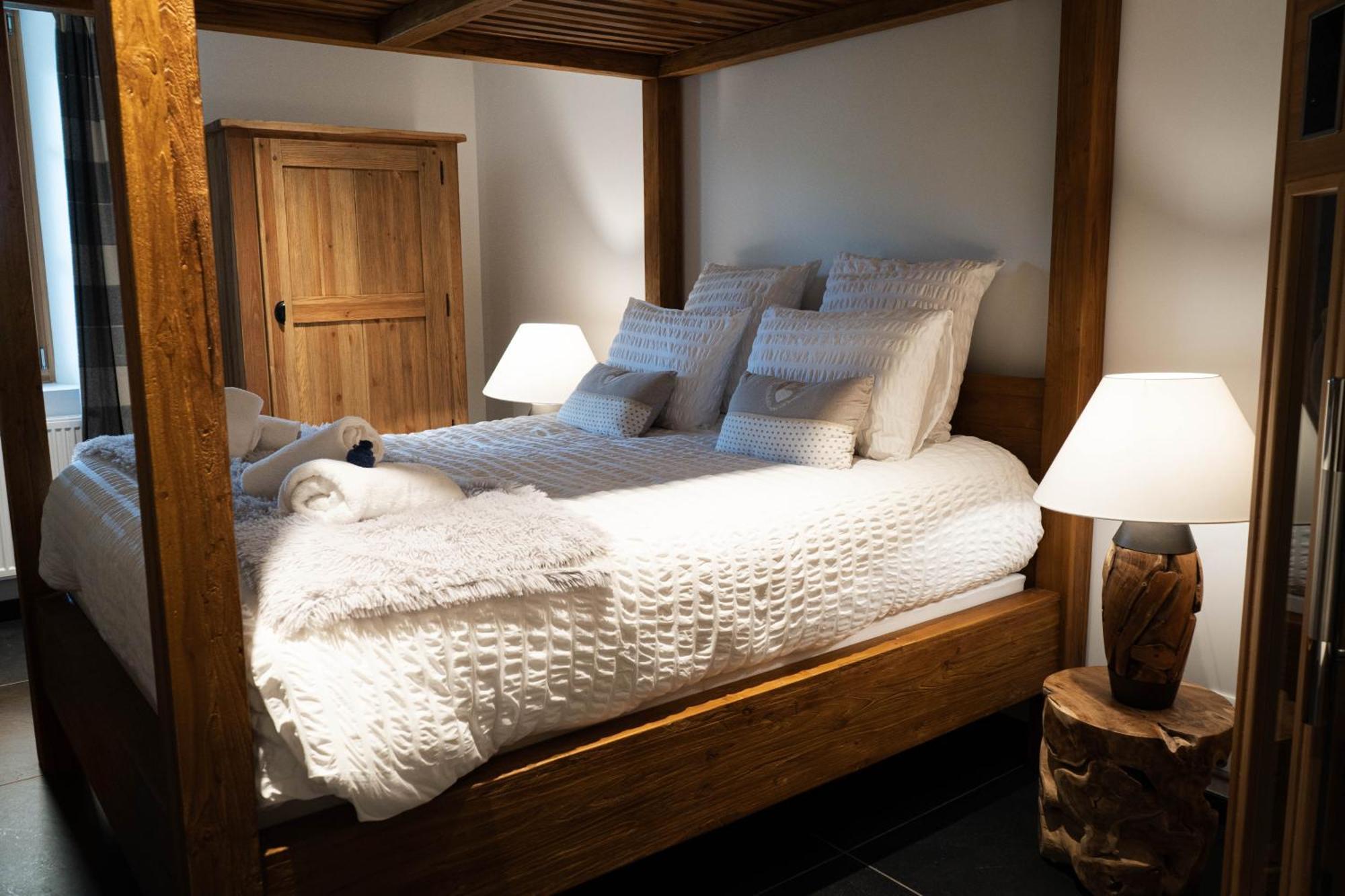Geraniums Et Neige Fraîche: Luxe With Private Balneo & Sauna Guest house Metabief